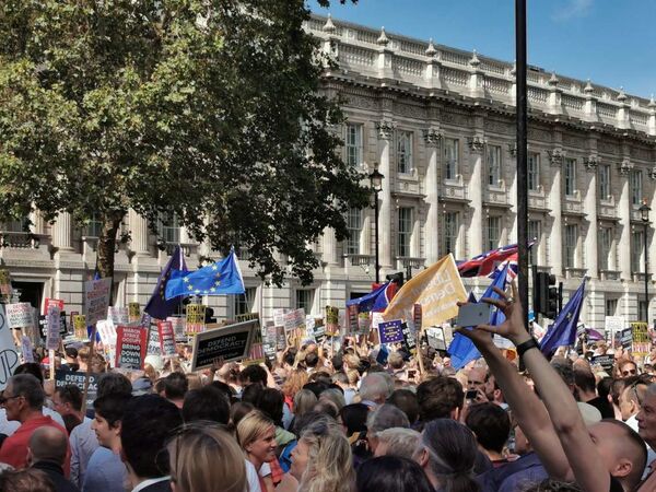Thousands Gather Outside No 10 For #StopTheCoup Protests as Tensions Mount Over Parliament, Brexit Thousands Gather Outside No 10 For #StopTheCoup Protests as Tensions Mount Over Parliament, Brexit - Sputnik International