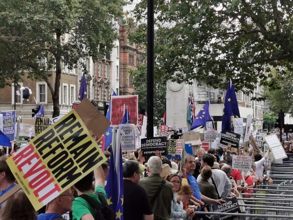Thousands Gather Outside No 10 For #StopTheCoup Protests as Tensions Mount Over Parliament, Brexit Thousands Gather Outside No 10 For #StopTheCoup Protests as Tensions Mount Over Parliament, Brexit - Sputnik International