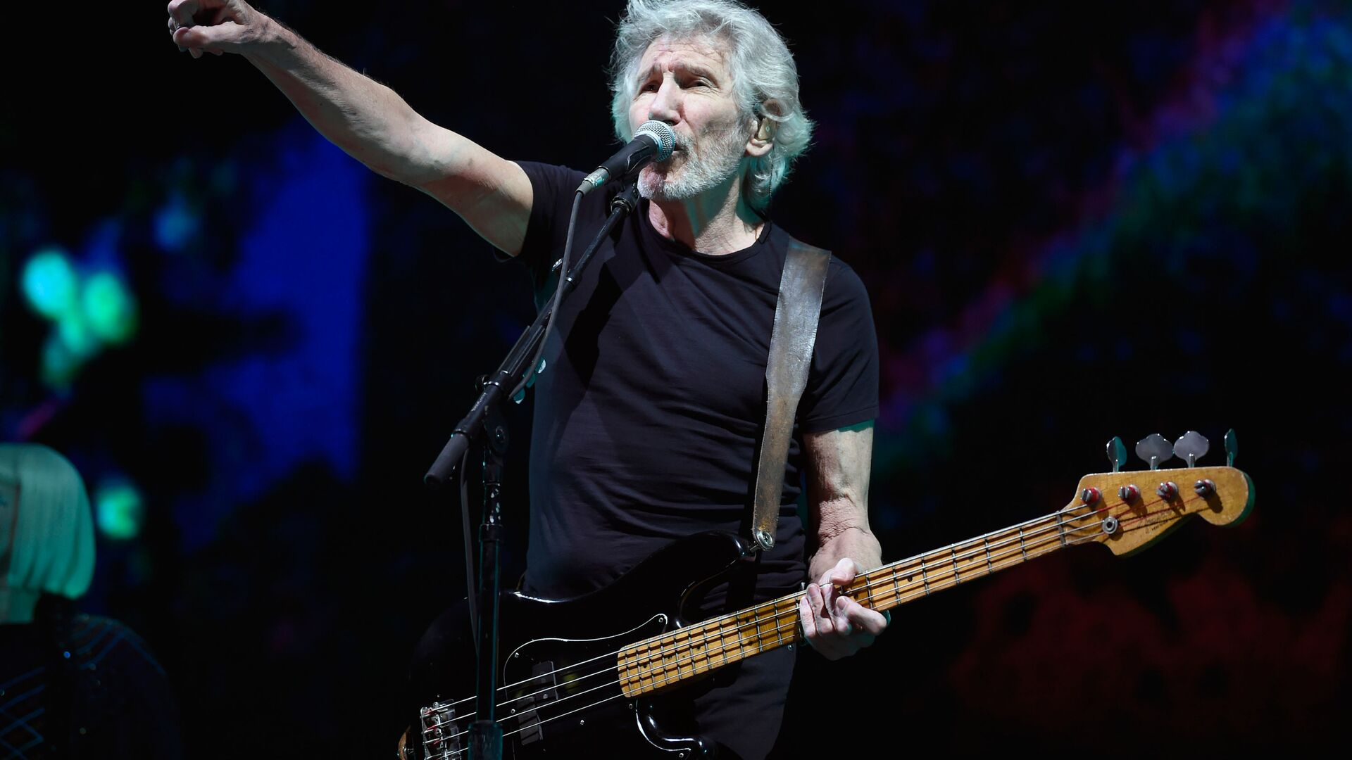 English singer/songwriter/bassist Roger Waters performs at the Sports Palace in Mexico City on November 28, 2018.  - Sputnik International, 1920, 17.08.2022