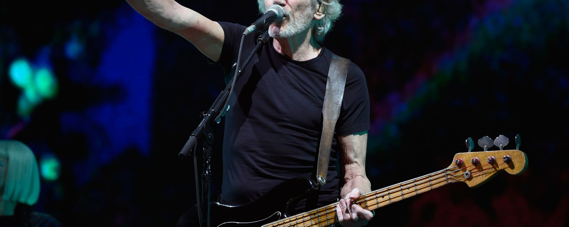 English singer/songwriter/bassist Roger Waters performs at the Sports Palace in Mexico City on November 28, 2018.  - Sputnik International, 1920, 08.02.2023