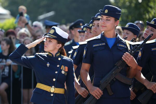 Stunning Cadet Girls Take Military Oath at Russian Aviation School - Sputnik International