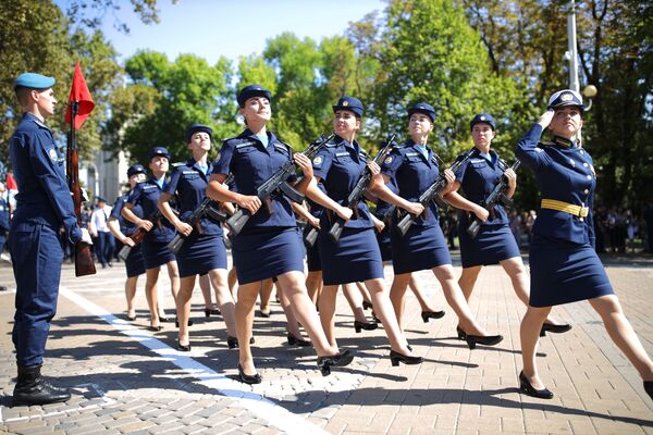 Stunning Cadet Girls Take Military Oath at Russian Aviation School - Sputnik International