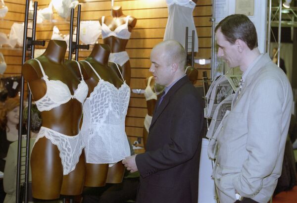 First international specialised exhibition of undergarment Lingerie-2001. - Sputnik International