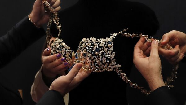 Workers put on a $2 million Champagne Nights Fantasy Bra which will modeled by Angel Lais Ribeiro at backstage before the Victoria's Secret fashion show inside the Mercedes-Benz Arena in Shanghai, China, Monday, Nov. 20, 2017. - Sputnik International