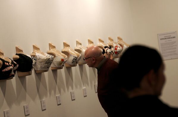 A visitor looking at an exhibit item The country's history from Kutuzov to Putin on bras during the opening day of an exhibition by Andrei Biljo at the Moscow Museum of Modern Art. - Sputnik International