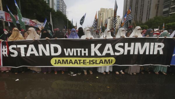 Supporters of a Pakistani religious party take part in a rally to express solidarity with Indian Kashmiris, in Karachi, Pakistan, Sunday, Sept. 1, 2019 - Sputnik International