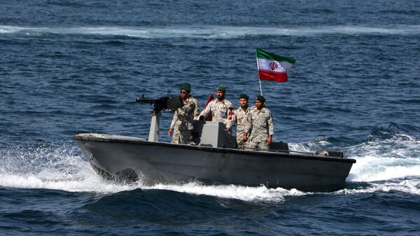 Iranian soldiers take part in the National Persian Gulf day  in the Strait of Hormuz, on April 30, 2019 - Sputnik International