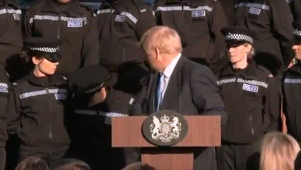 Boris Johnson Pause Brexit Speech as Police Officer Nearly Faints During Address - Sputnik International
