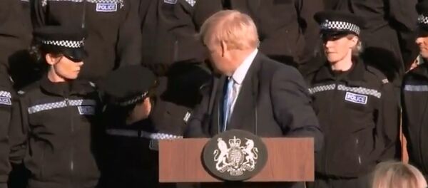 Boris Johnson Pause Brexit Speech as Police Officer Nearly Faints During Address - Sputnik International