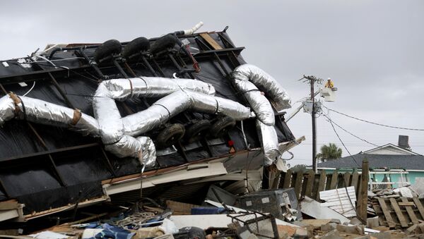 Power company lineman work to restore power after a tornado hit Emerald Isle, N.C. as Hurricane Dorian moved up the East coast on Thursday, Sept. 5, 2019. (AP Photo/Tom Copeland) - Sputnik International