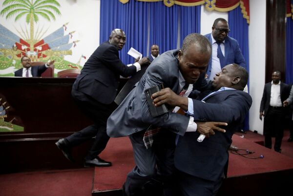 Deputies argue before a session to present the general policy of the appointed Prime Minister Fritz William Michel at the Parliament in Port-au-Prince, Haiti, September 3, 2019. - Sputnik International
