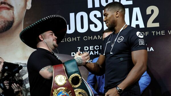 Boxers Anthony Joshua and Andy Ruiz Jr. shake hands at a news conference ahead of their heavyweight boxing title rematch in December in New York, 5 September 2019 - Sputnik International