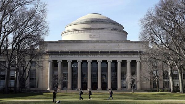 In this April 3, 2017 file photo, students walk past the Great Dome atop Building 10 on the Massachusetts Institute of Technology campus in Cambridge, Mass. - Sputnik International