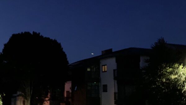 The glowing object can be seen splitting in two as it streaks across the sky over Plymouth. - Sputnik International