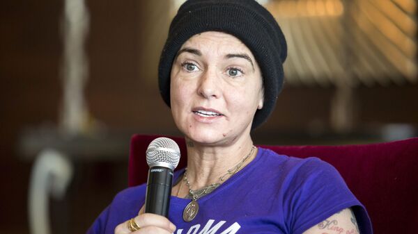 Irish singer-songwriter Sinead O'Connor attends a press event during the Budapest Spring Festival at a hotel in Budapest, Hungary, 22 April 2015 - Sputnik International