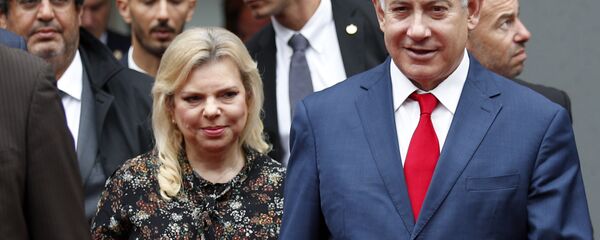 Israel's Prime Minister Benjamin Netanyahu and his wife Sara Netanyahu walk out after their meeting with French Finance Minister Bruno Le Maire, second from left, at Bercy Economy Ministry, in Paris, Wednesday, 6 June 2018. - Sputnik International