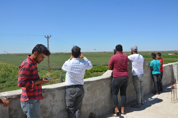 Villagers on Turkish-Syrian Border Observe US-Turkey Joint Patrols - Photos - Sputnik International