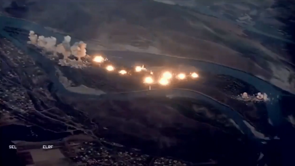 US Air Force's F-15, F-35 drop some 80,00 munitions across Qanus Island to oust Daesh militants - Sputnik International