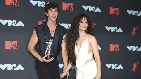 Shawn Mendes, left, and Camila Cabello pose in the press room with the award for best collaboration for Senorita at the MTV Video Music Awards at the Prudential Center on Monday, Aug. 26, 2019, in Newark, N.J. - Sputnik International
