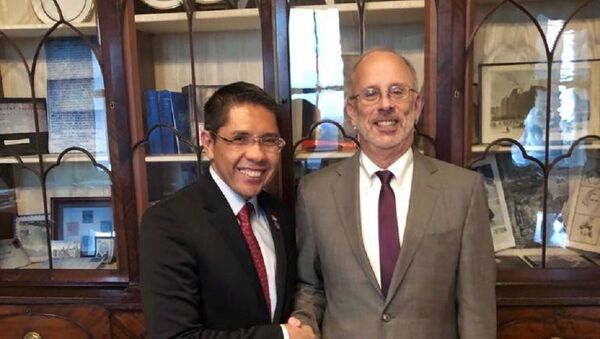 Meeting between Singapore's Senior Minister of State, Ministry of Defense and Ministry of Foreign Affairs, Dr Mohamad Maliki Bin Osman and US Deputy National Security Advisor Charles Kupperman, 6 February 2019  - Sputnik International