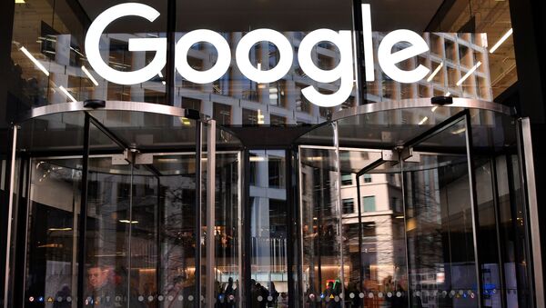 A logo is pictured above the entrance to the offices of Google in London on January 18, 2019 - Sputnik International