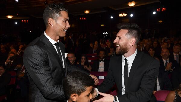 Nominees for the Best FIFA football player, Barcelona and Argentina forward Lionel Messi (R) and Real Madrid and Portugal forward Cristiano Ronaldo (L) chat before taking their seats for The Best FIFA Football Awards ceremony, on October 23, 2017 in London - Sputnik International