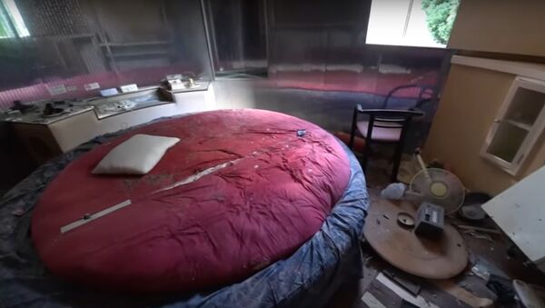 URBEX | Abandoned love motel with insane rooms - Sputnik International
