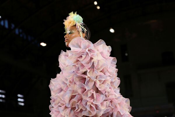 A model presents a creation from the Marc Jacobs Spring 2020 collection during fashion week in New York, U.S., September 11, 2019. - Sputnik International