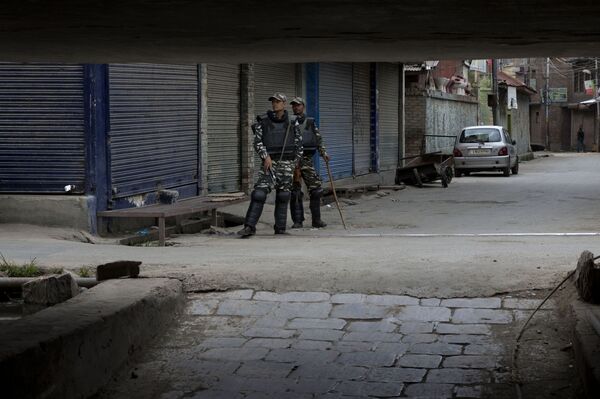 Imran Khan Doesn't Rule Out Pakistan's Possible War With India Going Nuclear - Sputnik International