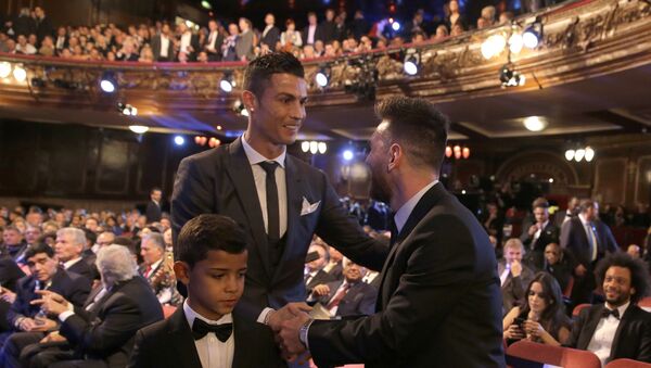 Portuguese soccer player Ronaldo, left, shakes hands with Argentine soccer player Lionel Messi during the The Best FIFA 2017 Awards at the Palladium Theatre in London, Monday, 23 October 2017. - Sputnik International