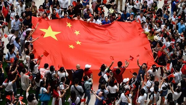 Pro-Beijing protesters display a large Chinese flag as they gather to sing and chant slogans inside a shopping mall in the Tai Kok Tsui district in Hong Kong on September 13, 2019. - The gathering was in response to a defiant protest anthem penned by an anonymous composer which has become the unofficial new soundtrack to Hong Kong's pro-democracy protests, belted out by crowds at flashmobs in malls, on the streets and in the football stands. (Photo by Philip FONG / AFP) - Sputnik International