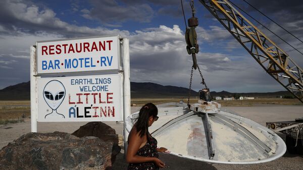 Grace Capati looks at a UFO display outside of the Little A'Le'Inn, in Rachel, Nevada, the closest town to Area 51.  - Sputnik International