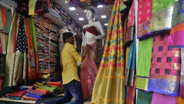 Textiles shop in India. - Sputnik International