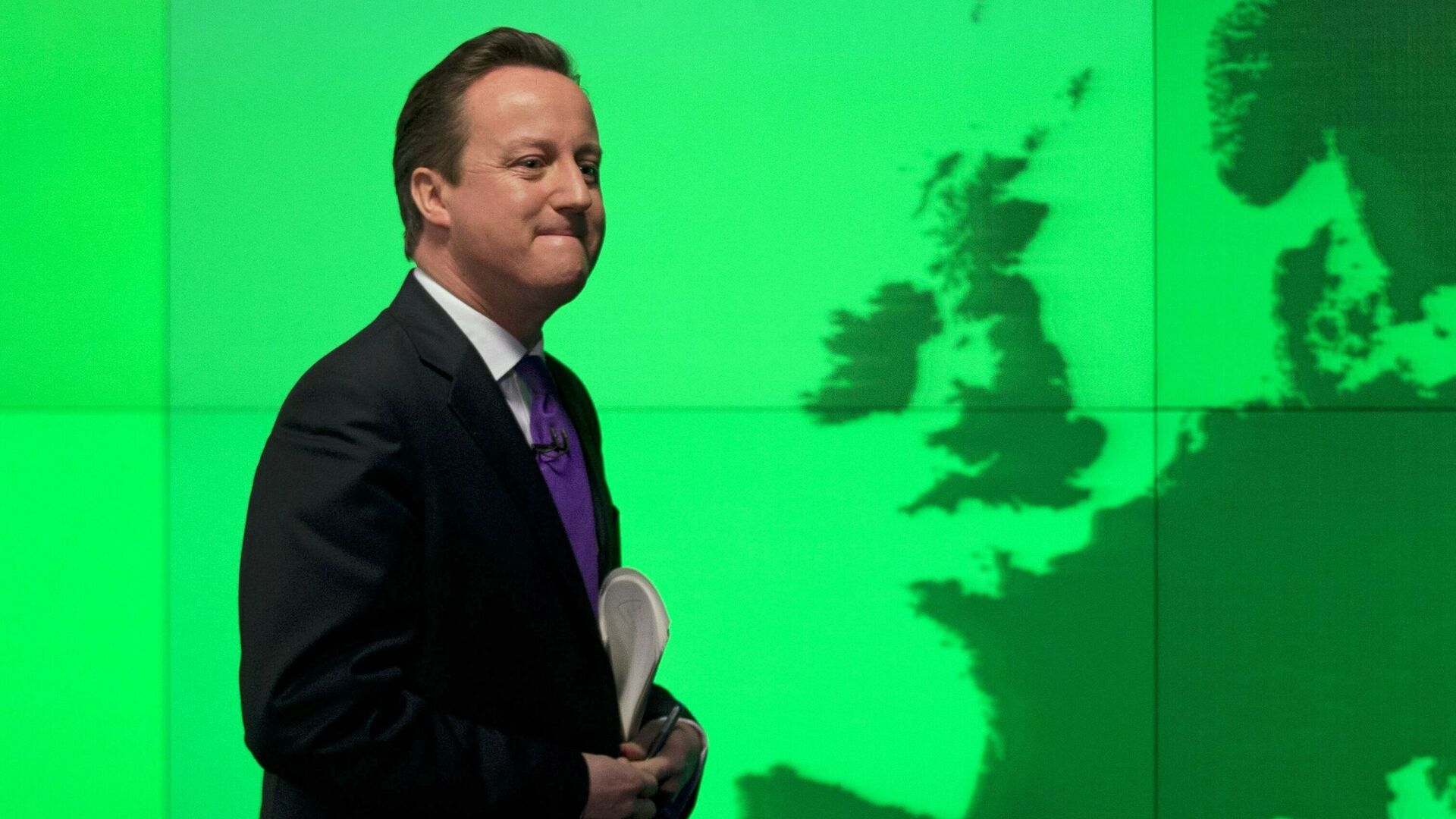 FILE - In this Wednesday, Jan. 23, 2013 file photo Britain's Prime Minister David Cameron walks past a map of Europe on a screen as he walks away after making a speech on holding a referendum on staying in the European Union in London. - Sputnik International, 1920, 13.11.2023