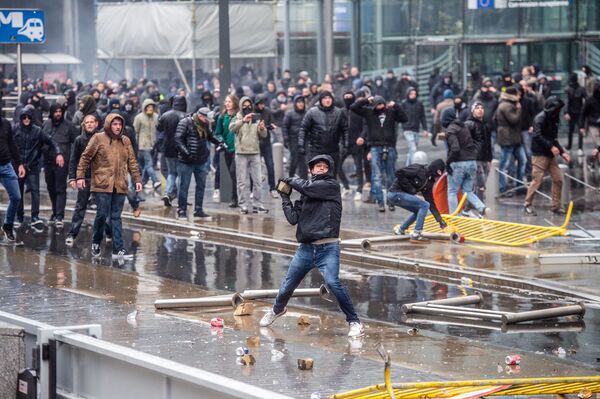 Belgian Police Prevent Flemish Nationalists' March in Central Brussels Belgian Police Prevent Flemish Nationalists' March in Central Brussels - Sputnik International