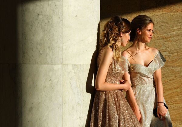 School graduates before the Graduate-2019 ceremony at the Kremlin State Palace in Moscow.  - Sputnik International