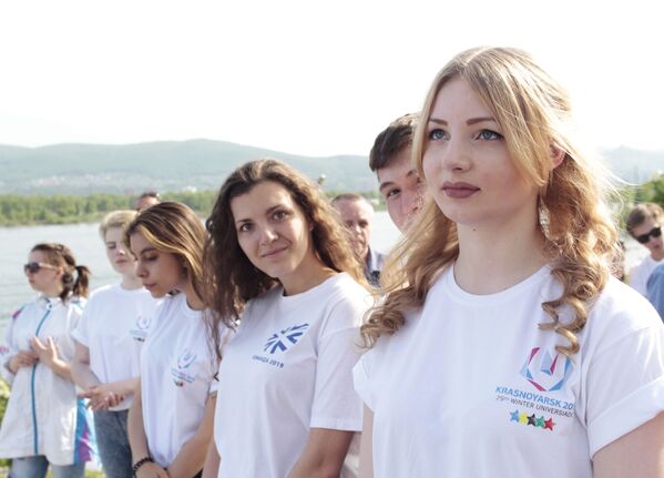 Volunteers during a ceremony to mark the start of the countdown to the 2019 Winter Universiade in Krasnoyarsk. - Sputnik International