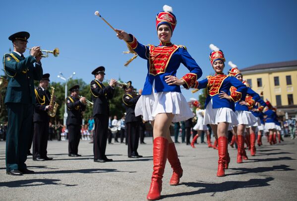 Ladies taking part in the parade of orchestras in Ufa during City Day and Russia Day celebrations.  - Sputnik International