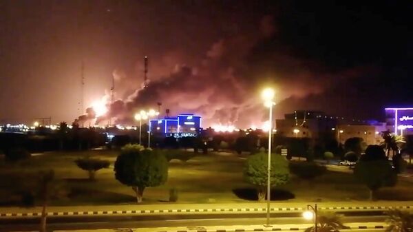 Smoke is seen following a fire at an Aramco factory in Abqaiq, Saudi Arabia, September 14, 2019 in this picture obtained from social media - Sputnik International