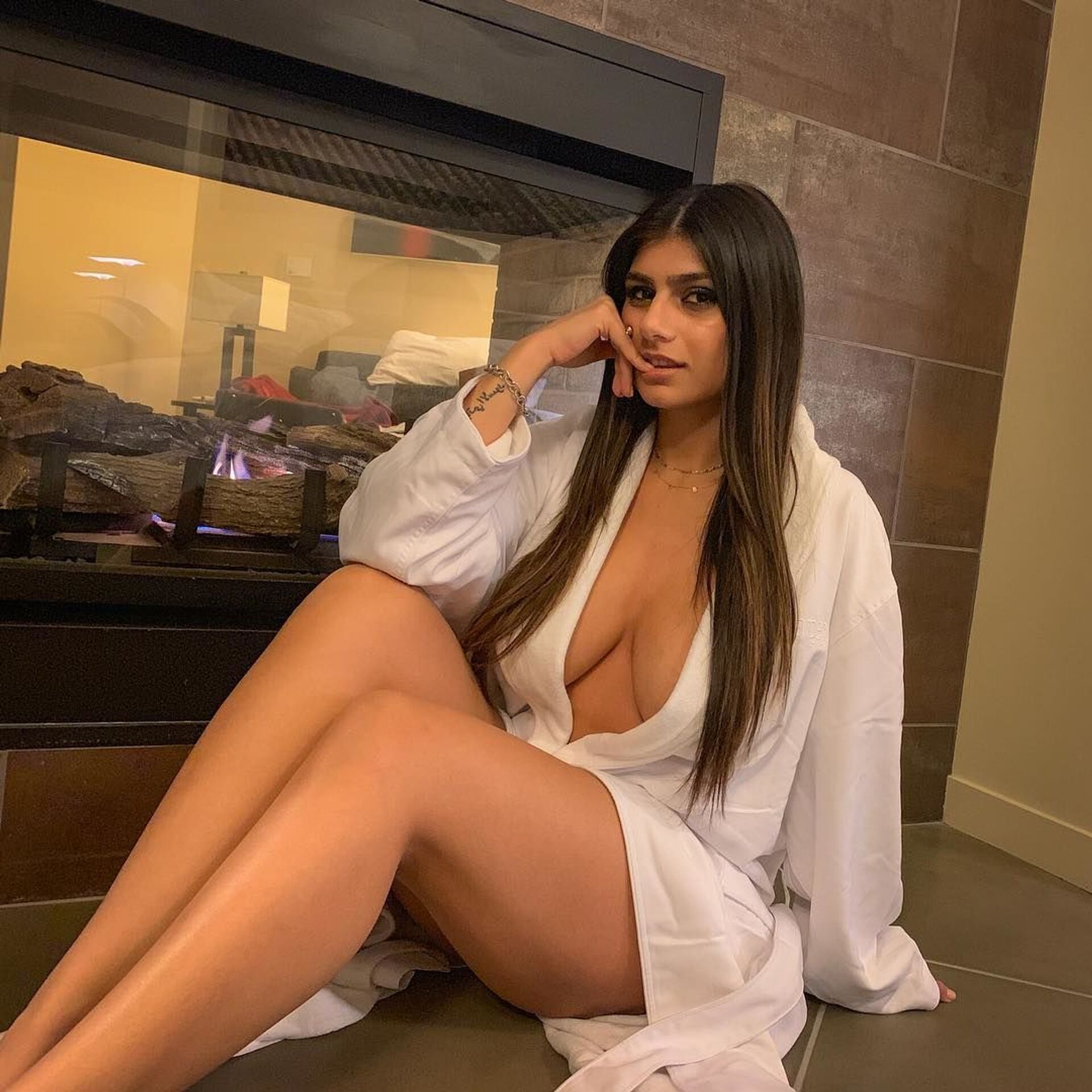 Mia khalifa f