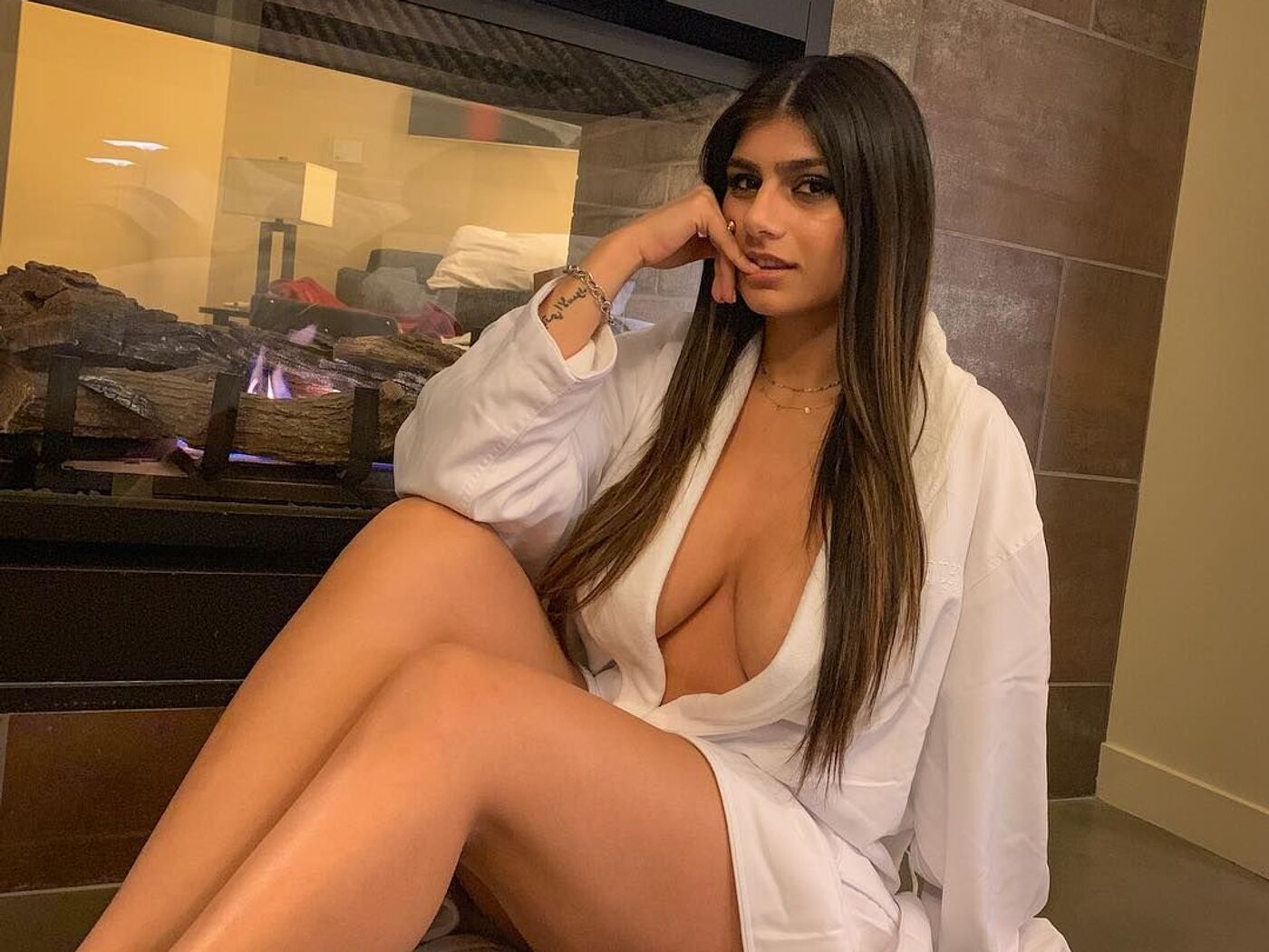 Stay the F*ck Home: Mia Khalifa Promotes Anti-Coronavirus Self-Isolation  With New Marketing Stunt