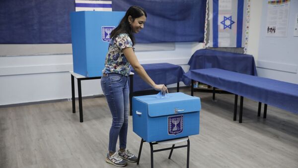 A woman votes a polling station in Rosh Haayin, Israel, Tuesday, Sept. 17, 2019.  - Sputnik International