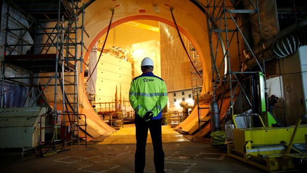 An EDF worker is seen on the construction site of the third-generation European Pressurised Water nuclear reactor (EPR) in Flamanville, France, November 16, 2016 - Sputnik International
