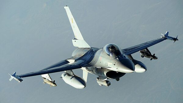 Belgian military F-16 Fighting Falcon - Sputnik International