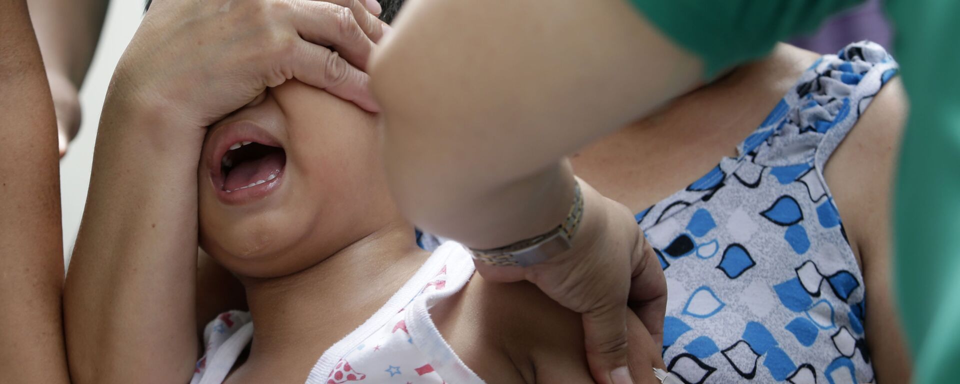 A local health worker administers a vaccine at a local health center at the financial district of Makati, east of Manila, Philippines, Friday, Sept. 12, 2014. - Sputnik International, 1920, 22.06.2022