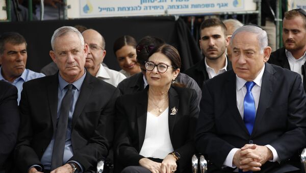 Blue and White party leader Benny Gantz, left, Esther Hayut, the Chief Justice of the Supreme Court of Israel, and Prime Minister Benjamin Netanyahu attend a memorial service for former President Shimon Peres in Jerusalem, Thursday, Sept. 19, 2019. Israelis are contending with the prospect of a third election, two days after an unprecedented repeat election left the country's two main political parties deadlocked, with neither Prime Minister Benjamin Netanyahu nor his rivals holding a clear path to a coalition government. (AP Photo/Ariel Schalit) - Sputnik International