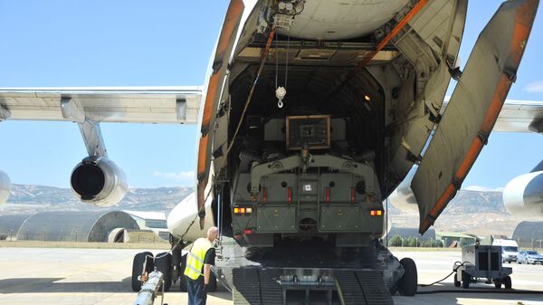 Parts of a Russian S-400 defense system are unloaded from a Russian plane at Murted Airport near Ankara, Turkey, August 27, 2019 - Sputnik International