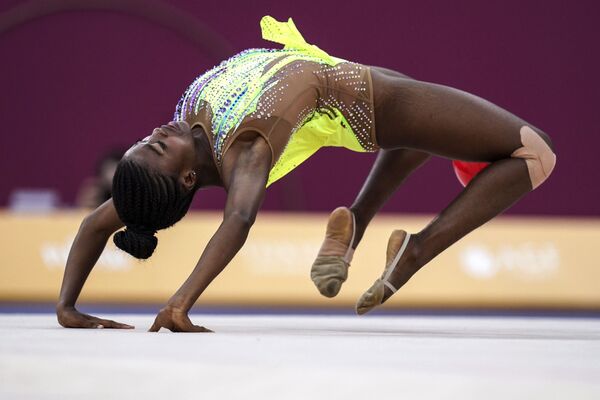Angola's Alice Tomas in the middle of her routine - Sputnik International