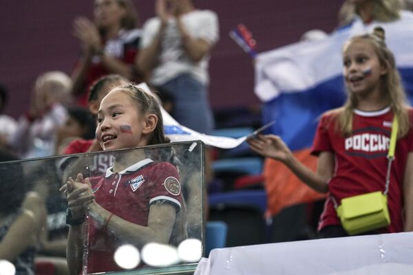 Young Russian fans at the stadium - Sputnik International