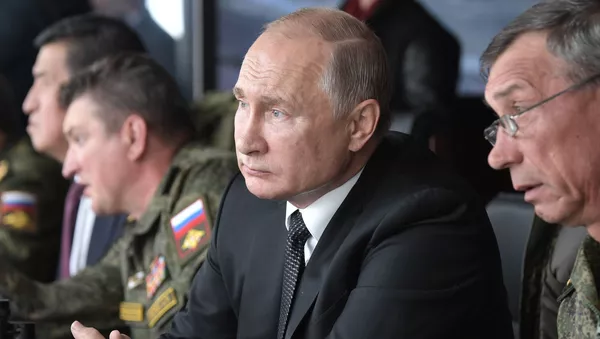 Russian President Vladimir Putin and Lieutenant General Ivan Buvaltsev, head of the Main Administration of Combat Training of the Russian Armed Forces, attend the Tsentr-2019 military exercise at the Donguz range near Orenburg, Russia - Sputnik International